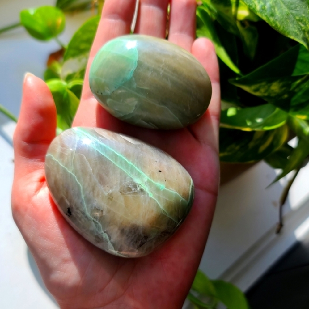 Green moonstone